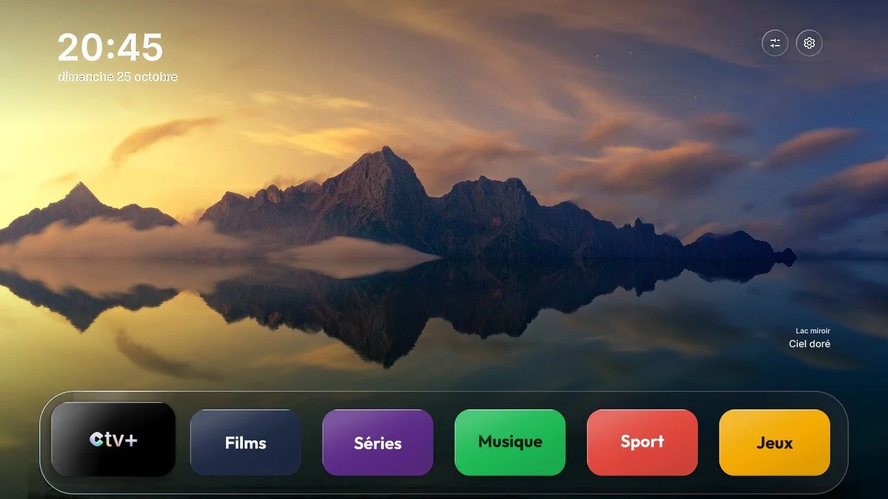 Accueil Teevy avec une photo de paysage, l'heure et un dock d'applis en verre